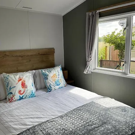 Charlie's Lookout, Spacious Caravan - Sleeps 6 * Filey